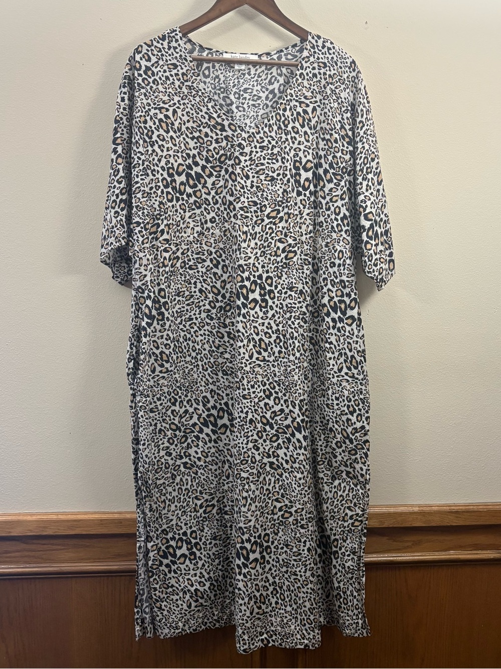 Kate Landry V-neck short-sleeve split-hem cheetah print maxi dress/caftan L/XL